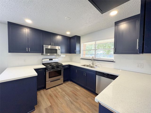 547 County Road 949e, Alvin, TX 77511