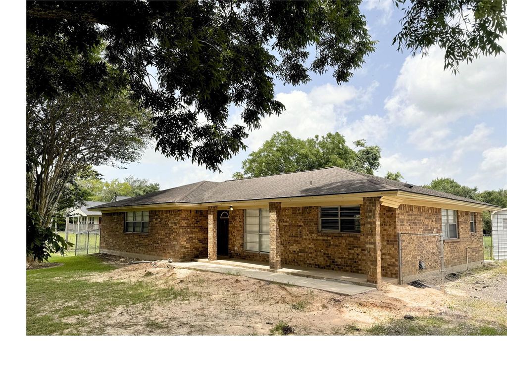 547 County Road 949e, Alvin, TX 77511