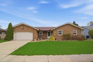 25 Devonshire Circle, Elgin, IL 60123