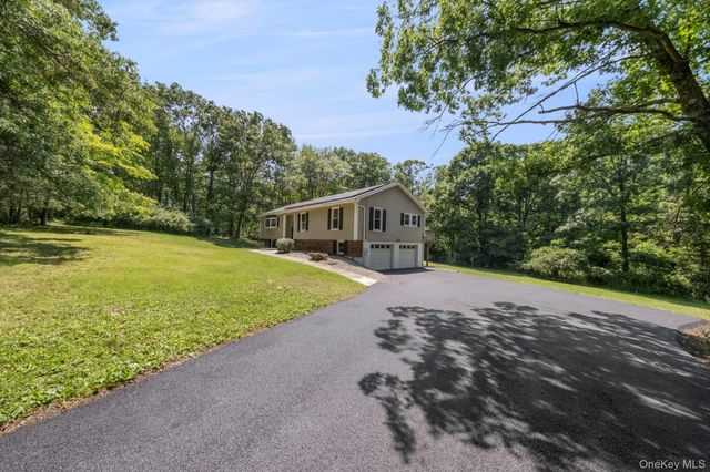 35 Penaluna Road, Monroe, NY 10950