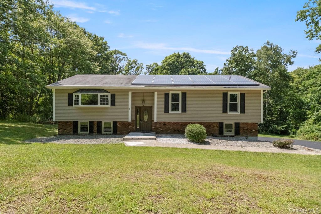 35 Penaluna Road, Monroe, NY 10950