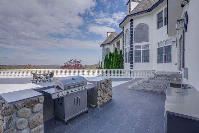 94 Foxberry Drive, New Boston, NH 03070