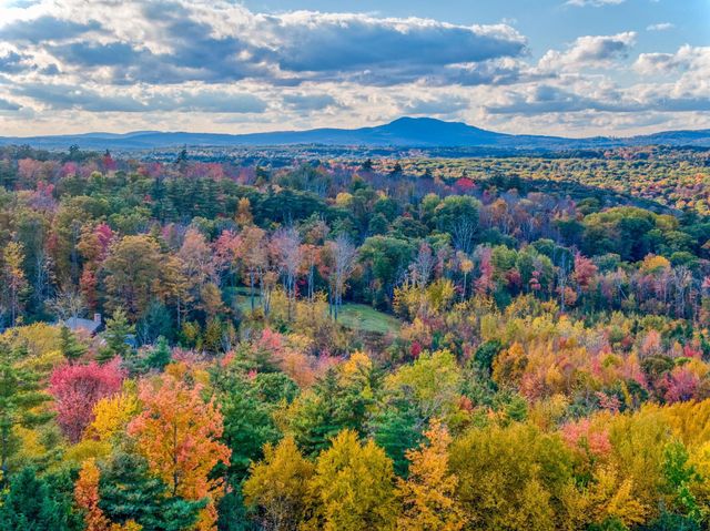 94 Foxberry Drive, New Boston, NH 03070
