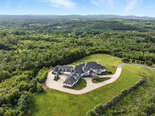 94 Foxberry Drive, New Boston, NH 03070