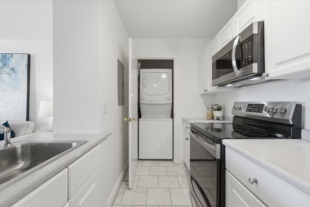 4 Charlesgate E 708, Boston, MA 02215