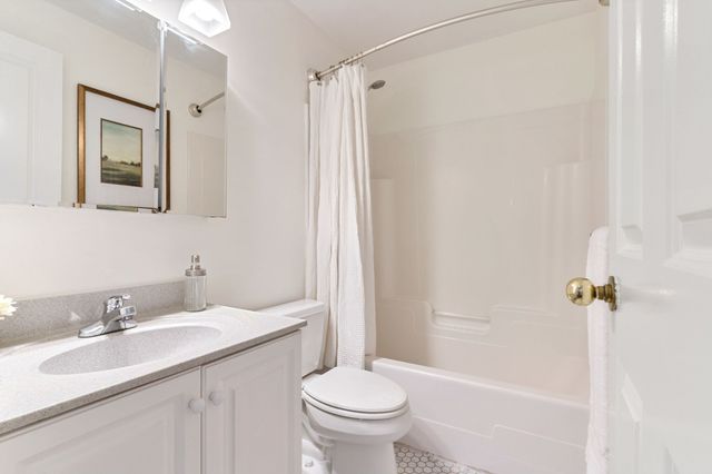 4 Charlesgate E 708, Boston, MA 02215