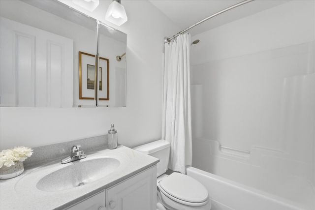 4 Charlesgate E 708, Boston, MA 02215