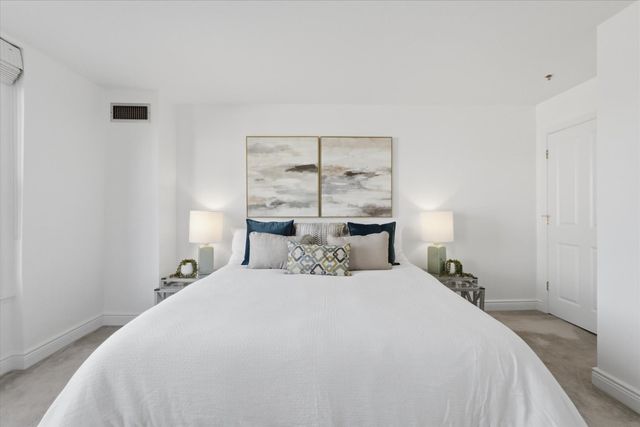 4 Charlesgate E 708, Boston, MA 02215