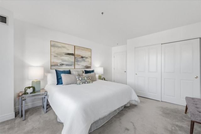 4 Charlesgate E 708, Boston, MA 02215