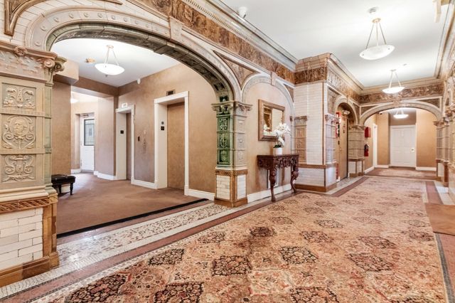4 Charlesgate E 708, Boston, MA 02215