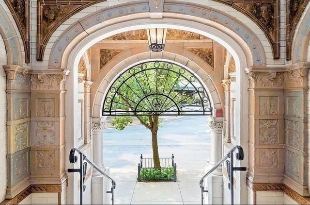 4 Charlesgate E 708, Boston, MA 02215