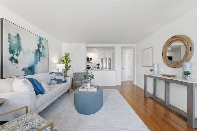 4 Charlesgate E 708, Boston, MA 02215