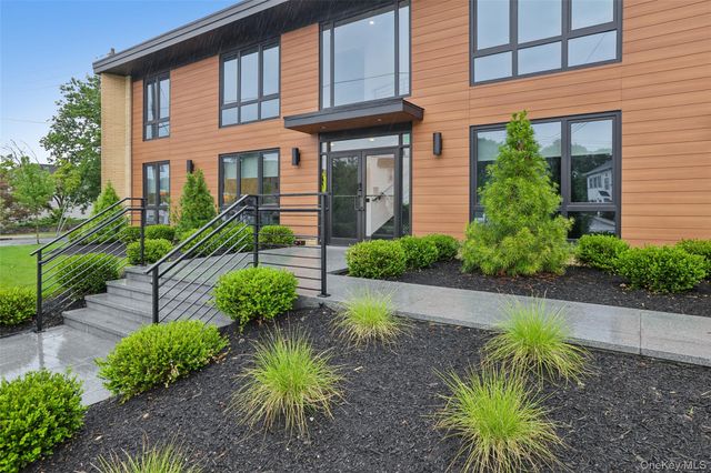 325 Manville Road 102, Pleasantville, NY 10570