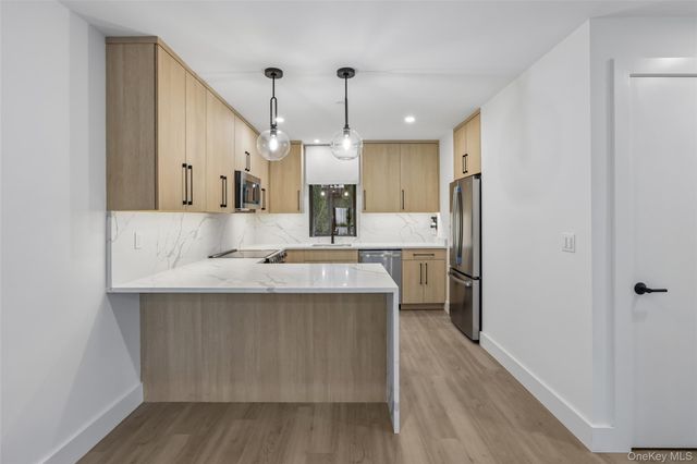 325 Manville Road 102, Pleasantville, NY 10570