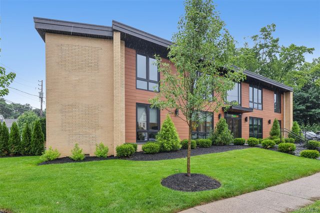 325 Manville Road 102, Pleasantville, NY 10570