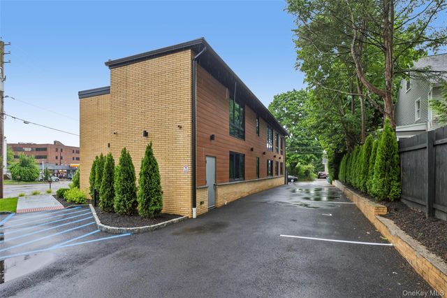 325 Manville Road 102, Pleasantville, NY 10570