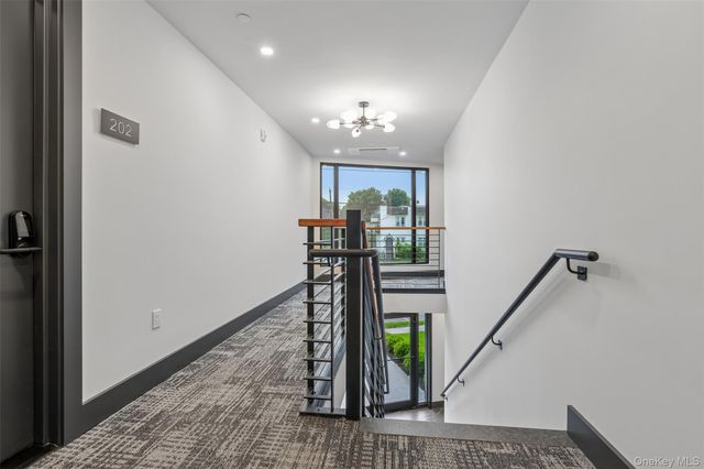 325 Manville Road 102, Pleasantville, NY 10570