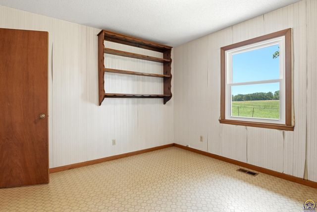 6219 SE 2nd ST, Tecumseh, KS 66542