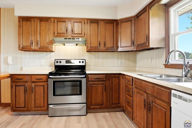 6219 SE 2nd ST, Tecumseh, KS 66542