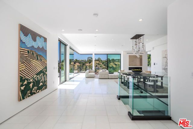 9406 Lloydcrest Drive, Beverly Hills, CA 90210