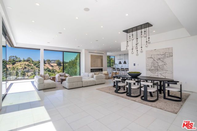 9406 Lloydcrest Drive, Beverly Hills, CA 90210