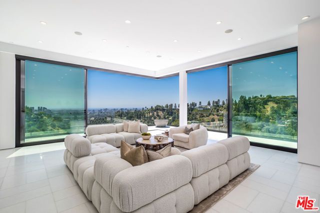 9406 Lloydcrest Drive, Beverly Hills, CA 90210