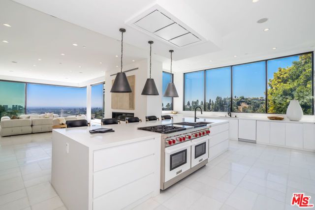 9406 Lloydcrest Drive, Beverly Hills, CA 90210