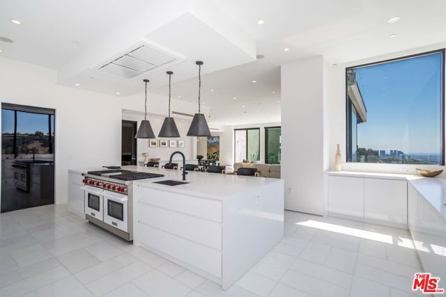 9406 Lloydcrest Drive, Beverly Hills, CA 90210