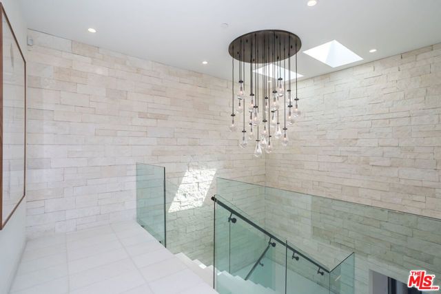 9406 Lloydcrest Drive, Beverly Hills, CA 90210