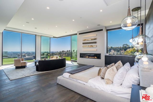 9406 Lloydcrest Drive, Beverly Hills, CA 90210