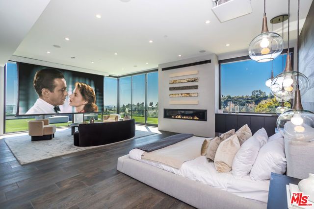 9406 Lloydcrest Drive, Beverly Hills, CA 90210