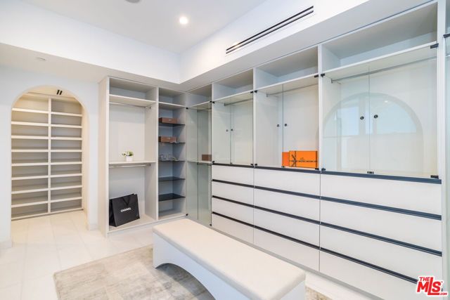 9406 Lloydcrest Drive, Beverly Hills, CA 90210