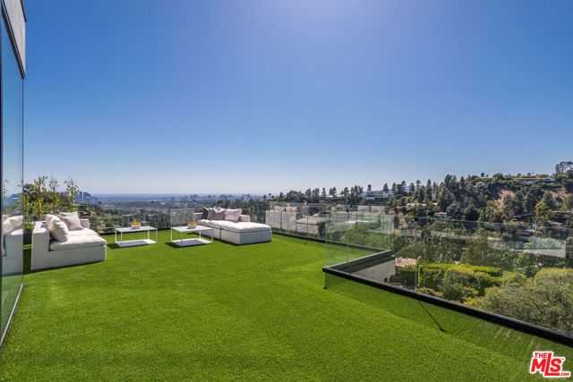 9406 Lloydcrest Drive, Beverly Hills, CA 90210