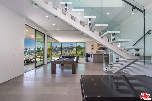 9406 Lloydcrest Drive, Beverly Hills, CA 90210