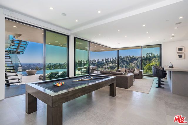 9406 Lloydcrest Drive, Beverly Hills, CA 90210