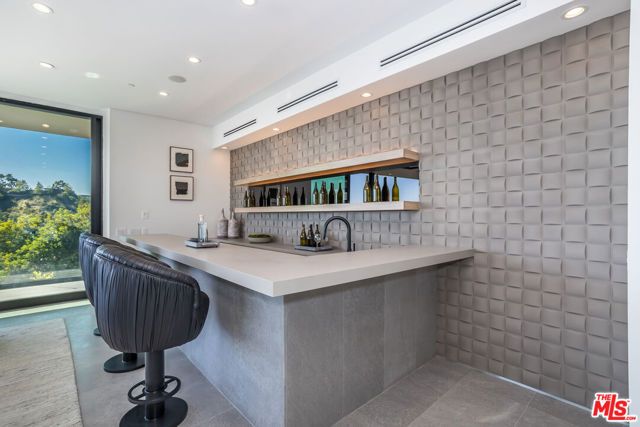 9406 Lloydcrest Drive, Beverly Hills, CA 90210