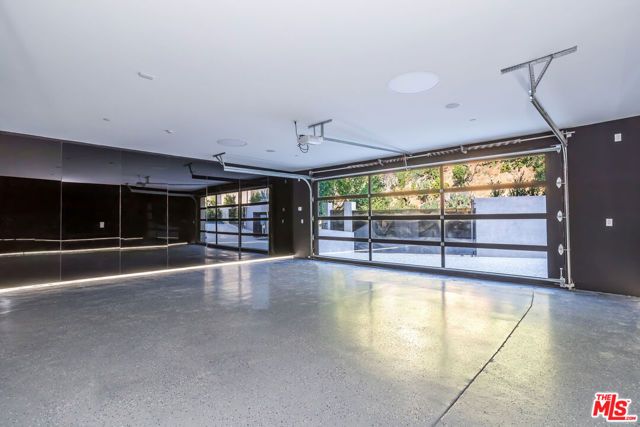 9406 Lloydcrest Drive, Beverly Hills, CA 90210