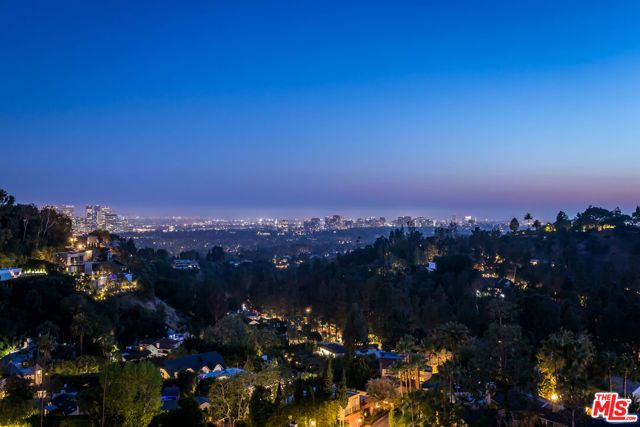 9406 Lloydcrest Drive, Beverly Hills, CA 90210