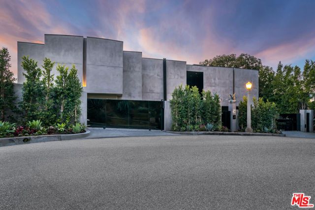 9406 Lloydcrest Drive, Beverly Hills, CA 90210