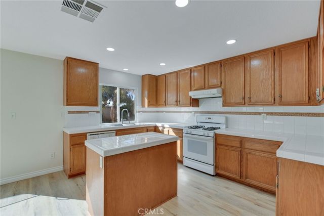 5244 Holstein, Jurupa Valley, CA 92509