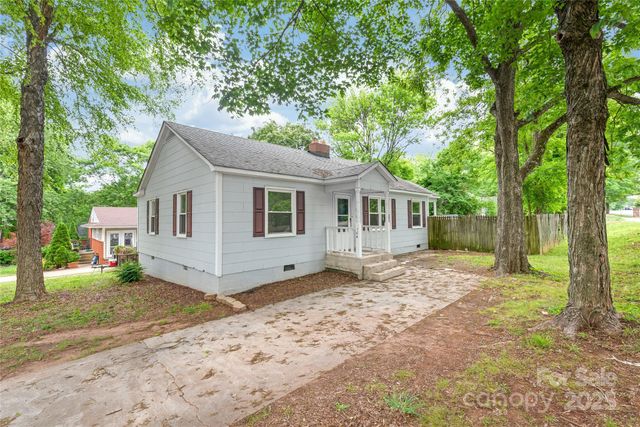 104 Willetta Drive, Charlotte, NC 28217
