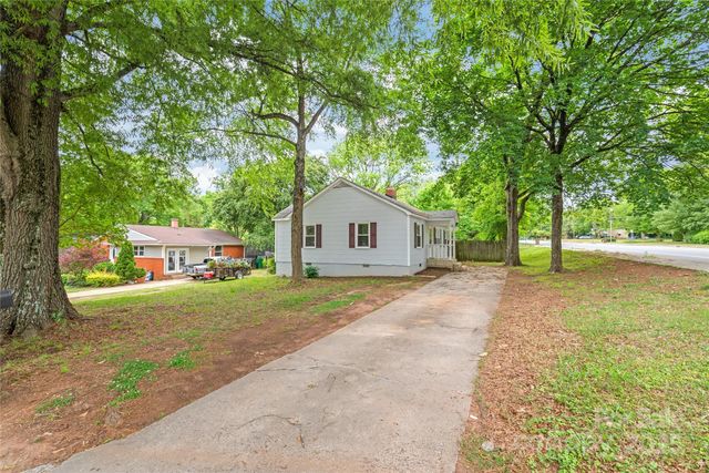 104 Willetta Drive, Charlotte, NC 28217