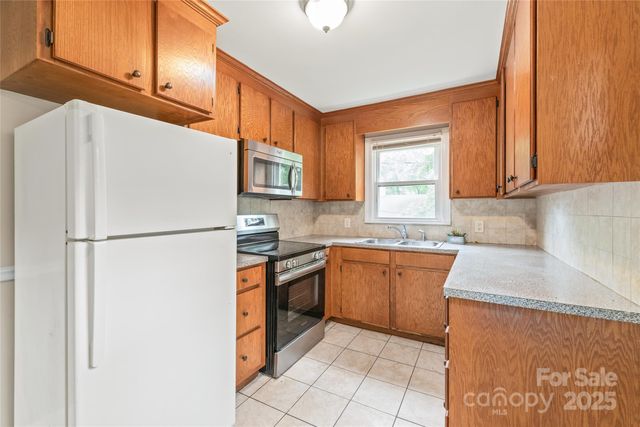 104 Willetta Drive, Charlotte, NC 28217
