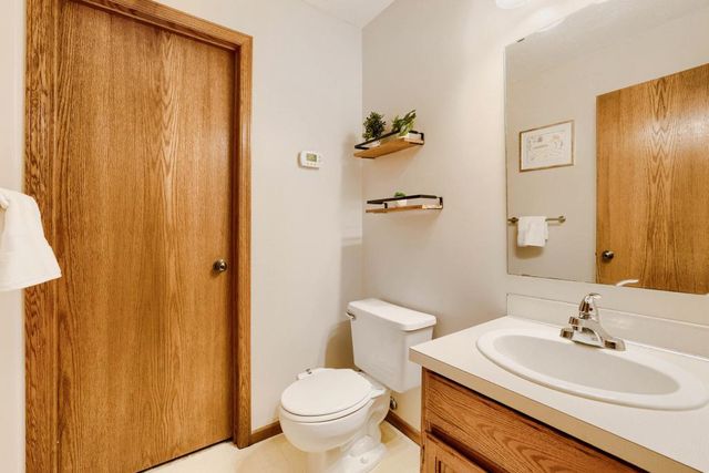 1915 E 122nd Street, Burnsville, MN 55337