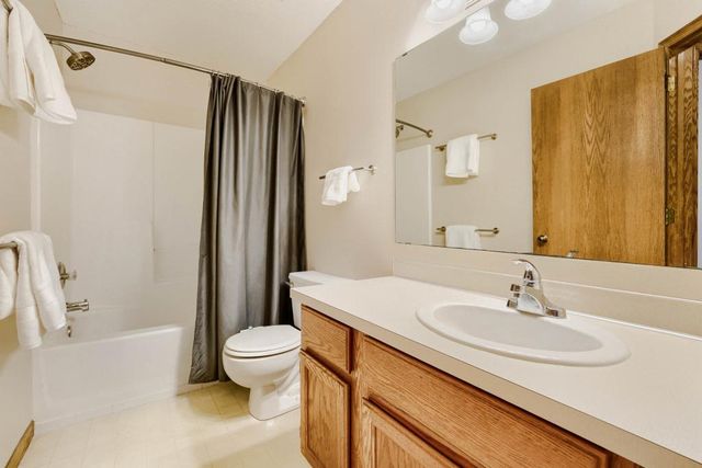 1915 E 122nd Street, Burnsville, MN 55337
