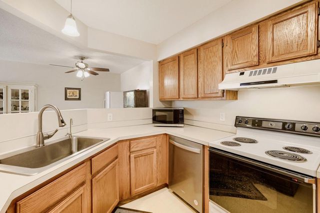 1915 E 122nd Street, Burnsville, MN 55337