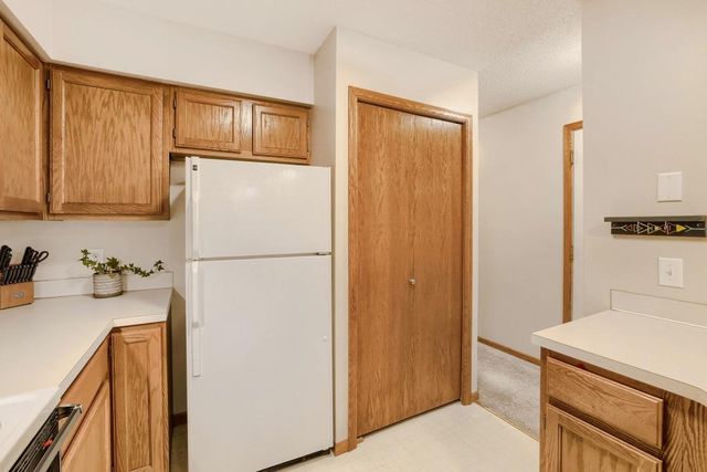1915 E 122nd Street, Burnsville, MN 55337