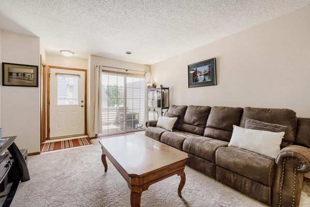 1915 E 122nd Street, Burnsville, MN 55337