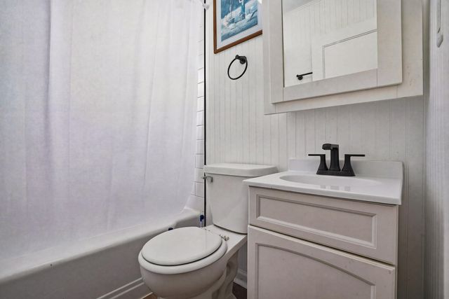 1216 W 37th Place, Hobart, IN 46342