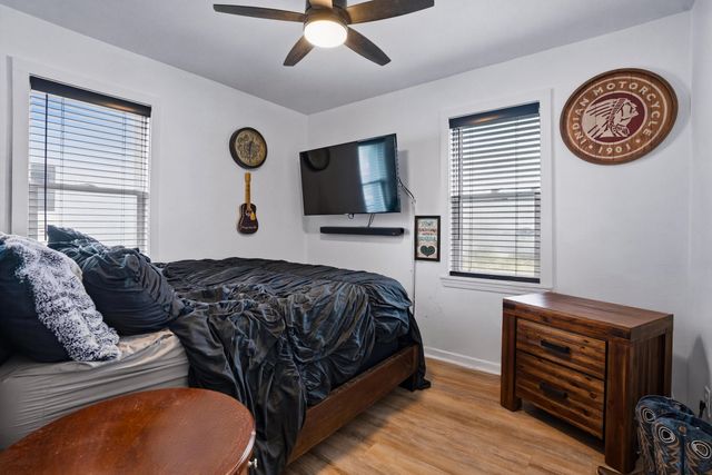 1216 W 37th Place, Hobart, IN 46342